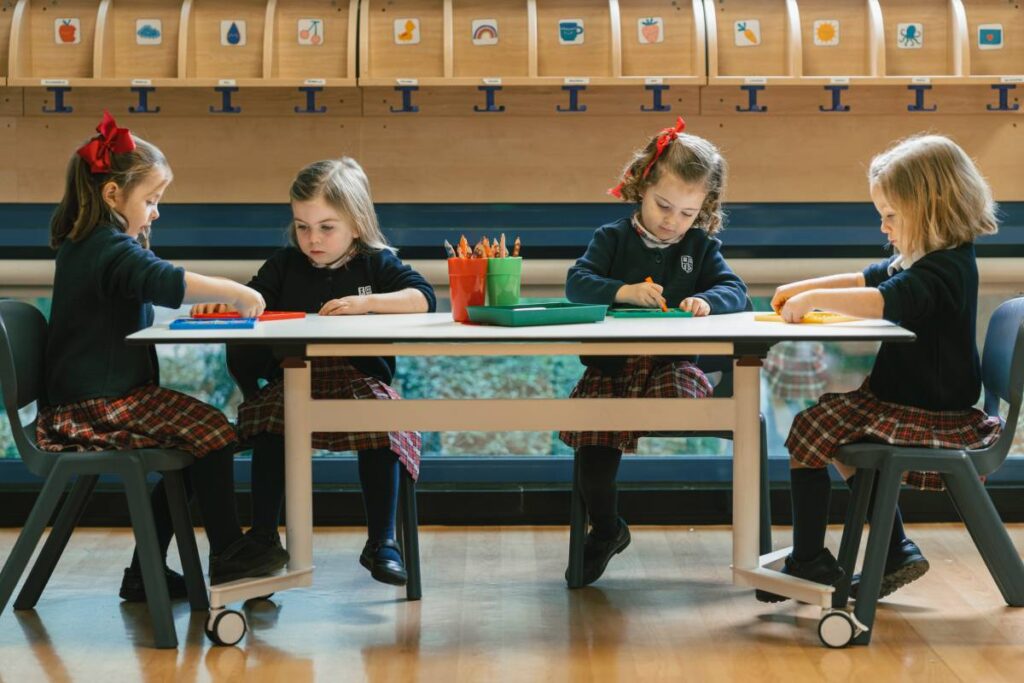 Alumnas del programa Kinder del Colegio Guadalaviar en actividad de aprendizaje activo